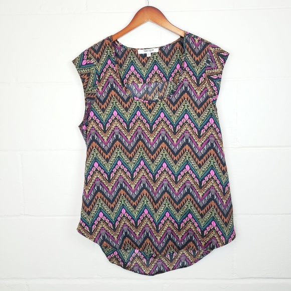 Daniel Rainn Tops - Daniel Rainn Split Neck Sleeveless Blouse